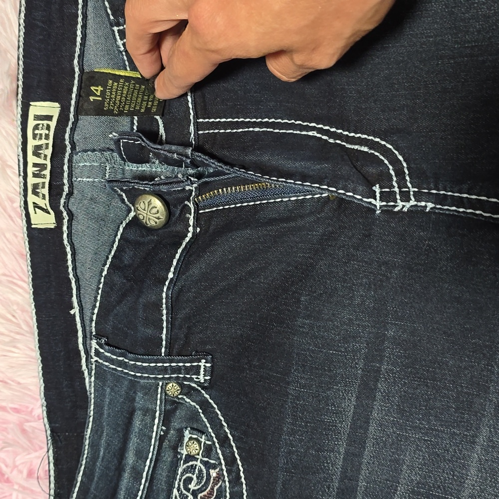 Zanadi Embroidered Jeans NWT - Picture 4 of 4